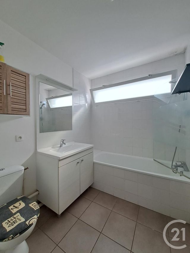Appartement T2 à louer - 2 pièces - 42.0 m2 - BEGLES - 33 - AQUITAINE - Century 21 A.M.L.