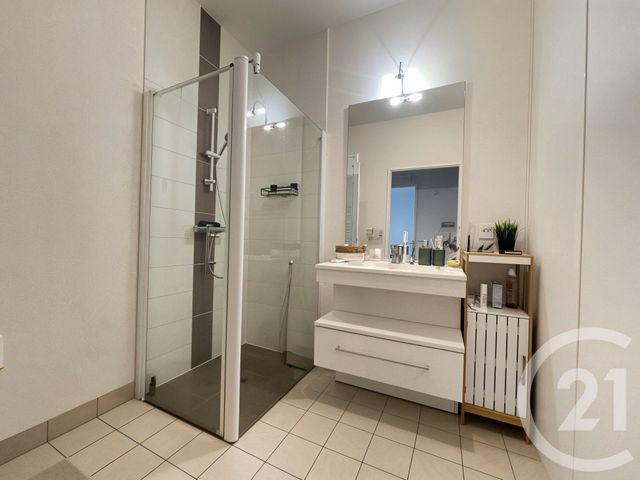 Appartement T3 à vendre - 3 pièces - 58.6 m2 - BEGLES - 33 - AQUITAINE - Century 21 A.M.L.