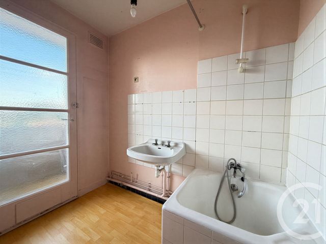 Appartement T3 à vendre - 3 pièces - 71.68 m2 - BEGLES - 33 - AQUITAINE - Century 21 A.M.L.