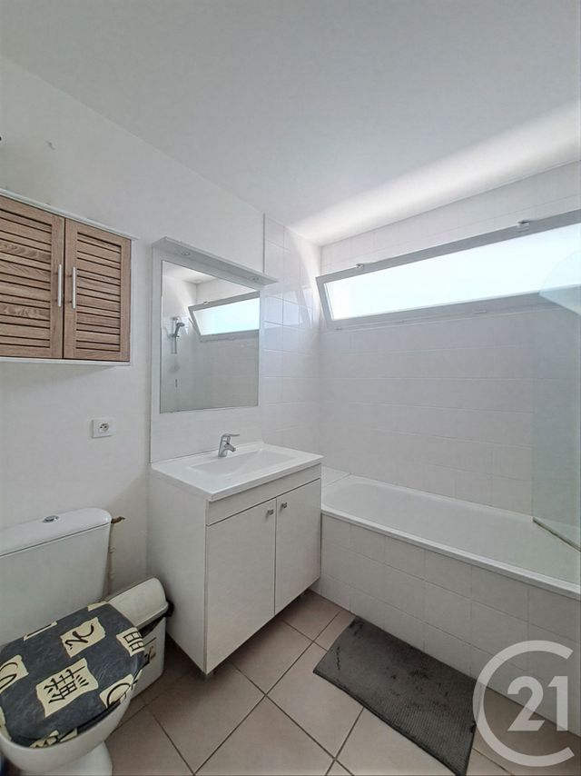 Appartement T2 à louer - 2 pièces - 42.0 m2 - BEGLES - 33 - AQUITAINE - Century 21 A.M.L.