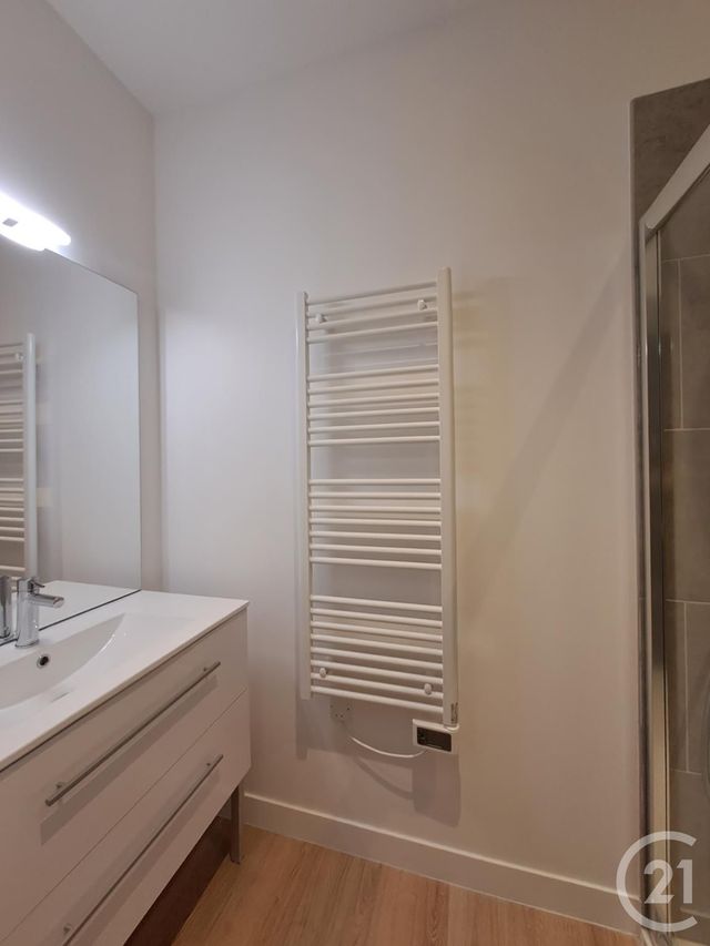 Appartement T3 à louer - 3 pièces - 65.3 m2 - BORDEAUX - 33 - AQUITAINE - Century 21 A.M.L.